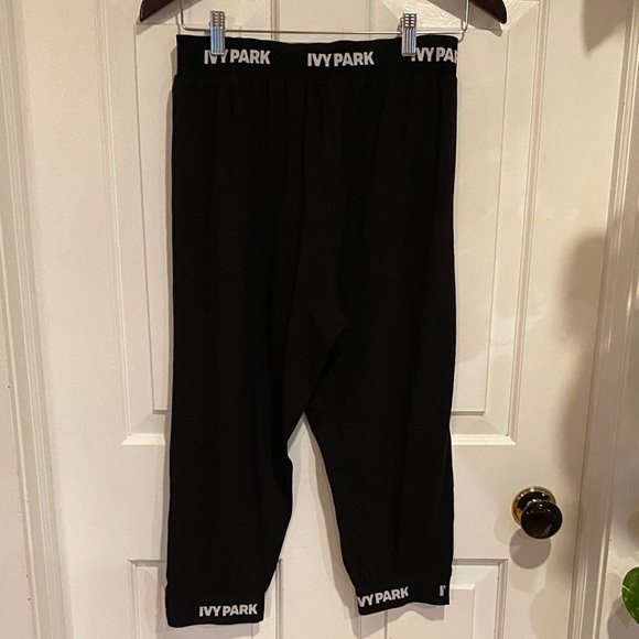 IVY PARK Black Capri logo barrel leg pants joggers Beyoncé sweatpants - Picture 1 of 9